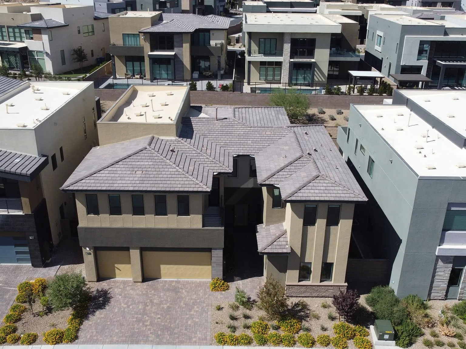 5 bed, 5.5 bath, 5119 sqft, $9,900 — Photo 3