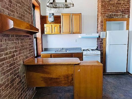 2nd image of 422 E 118th St #5