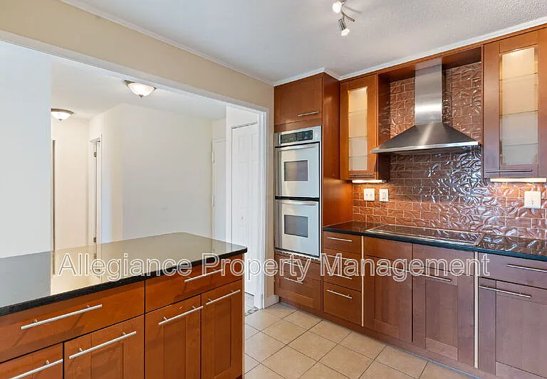 203 Yoakum Pkwy #1116 — Photo 4