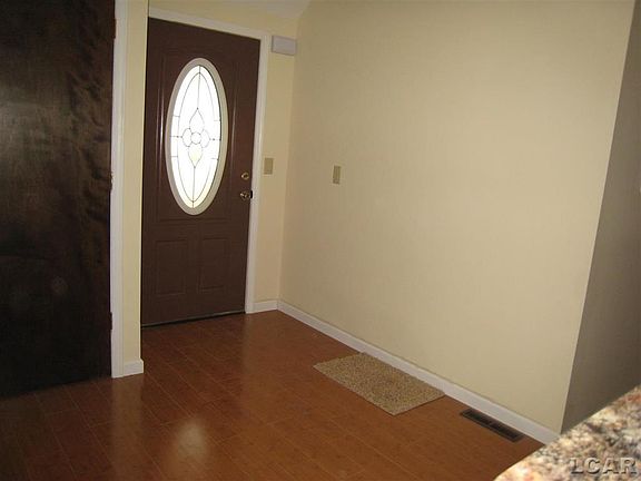 4th image of 106 Hiawatha St