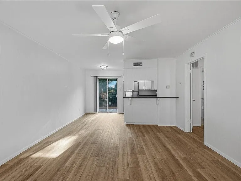 133 N Bailey Ave — Photo 8