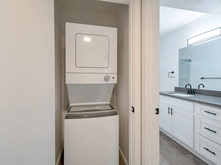 515 E Dunbar Dr — Photo 12
