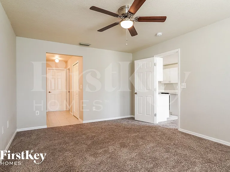 300 SE 16th St — Photo 10