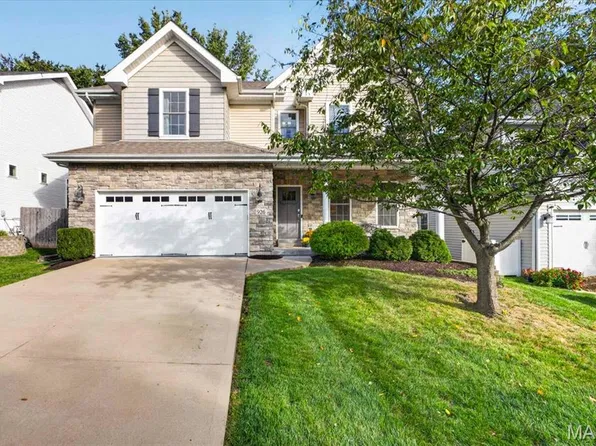 926 Twin Pine Dr, Saint Louis, MO 63131