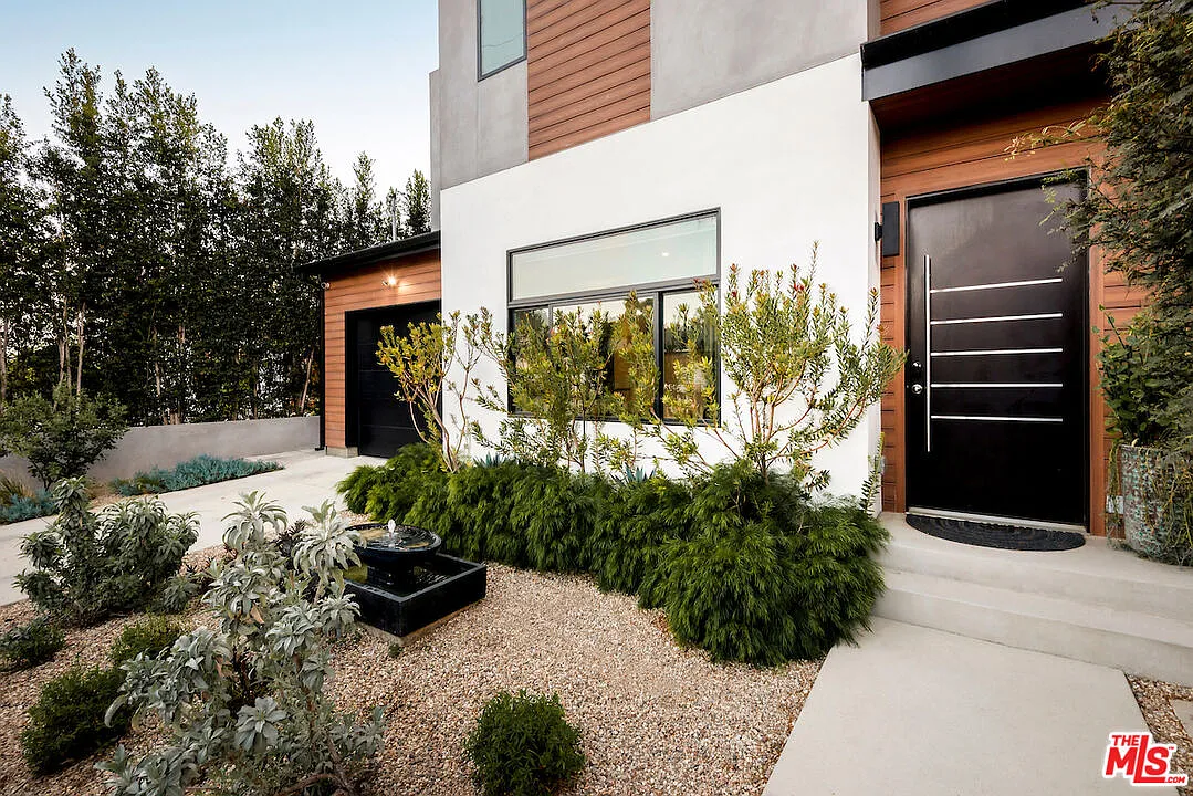 3 bed, 4.0 bath, 2186 sqft, $10,000 — Photo 2