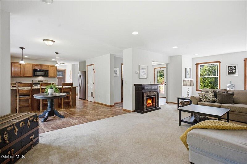 4th image of 44 Cloverleaf Drive