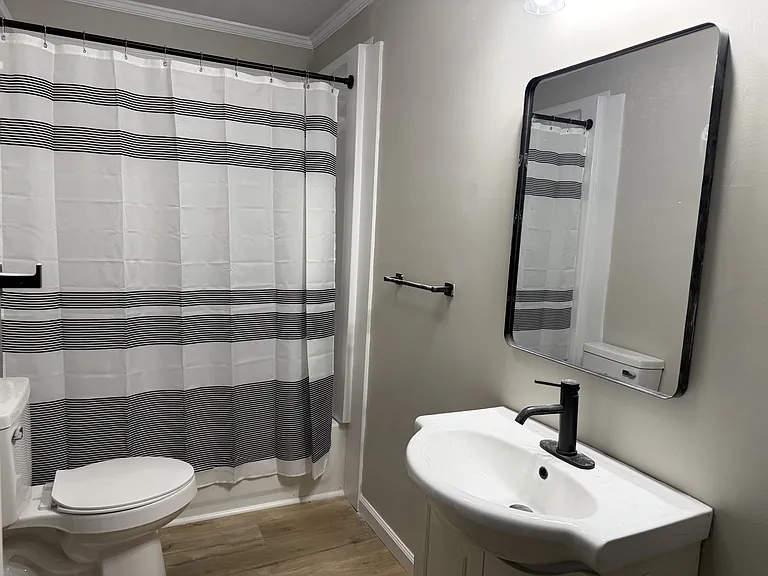 2559 Saint Clair St — Photo 3