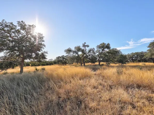 64 Walcott Ridges Dr, Kerrville, TX 78028