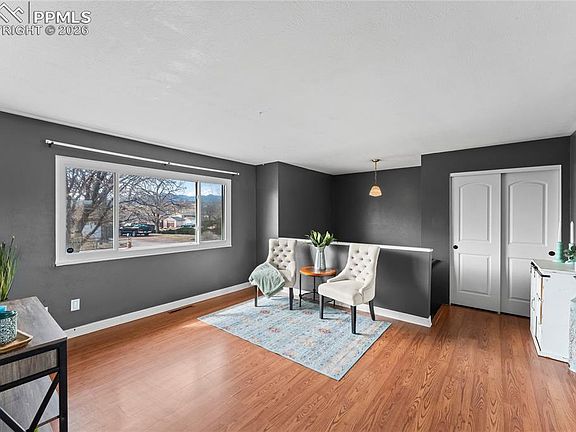 3rd image of 1325 Southmoor Dr