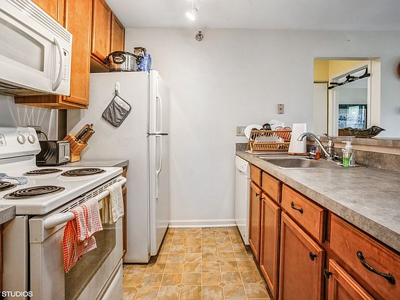 4th image of 213 Glengarry Dr APT 110