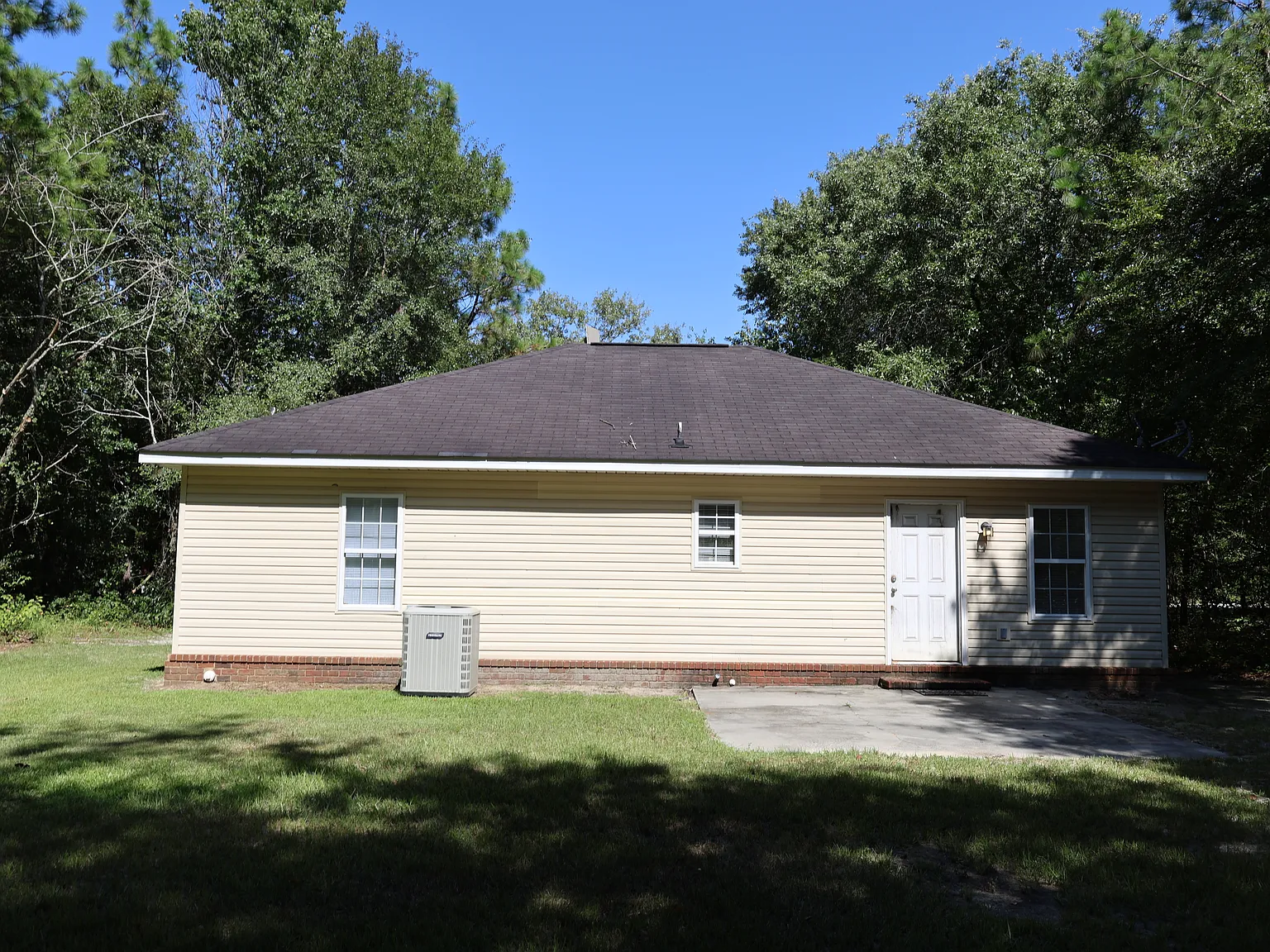 3 bed, 1271 sqft, $1,650 — Photo 3