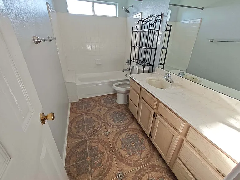 1423 Lakeshore Dr — Photo 21