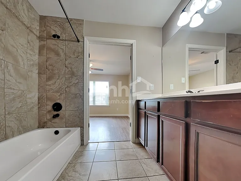 1242 Carlton Ridge Dr — Photo 11