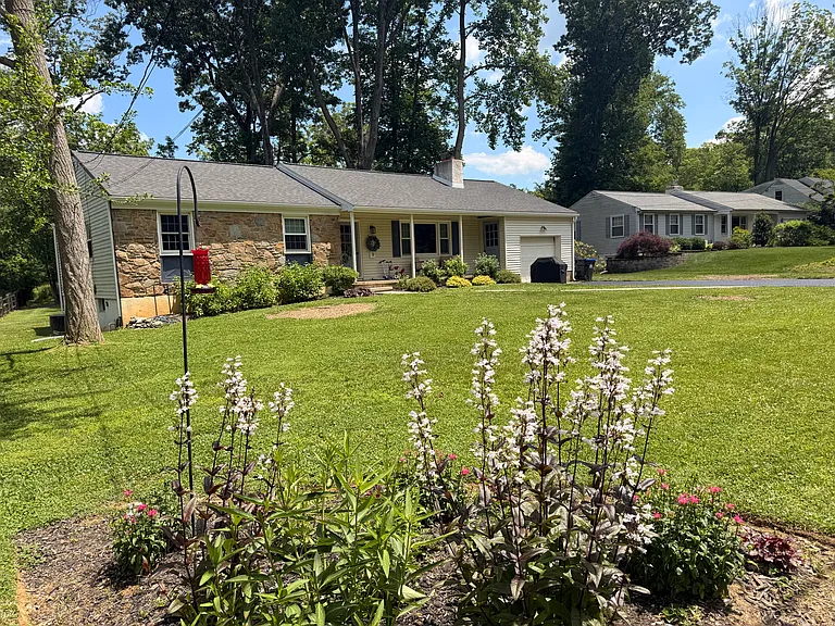 1349 Sweet Briar Rd — Photo 3