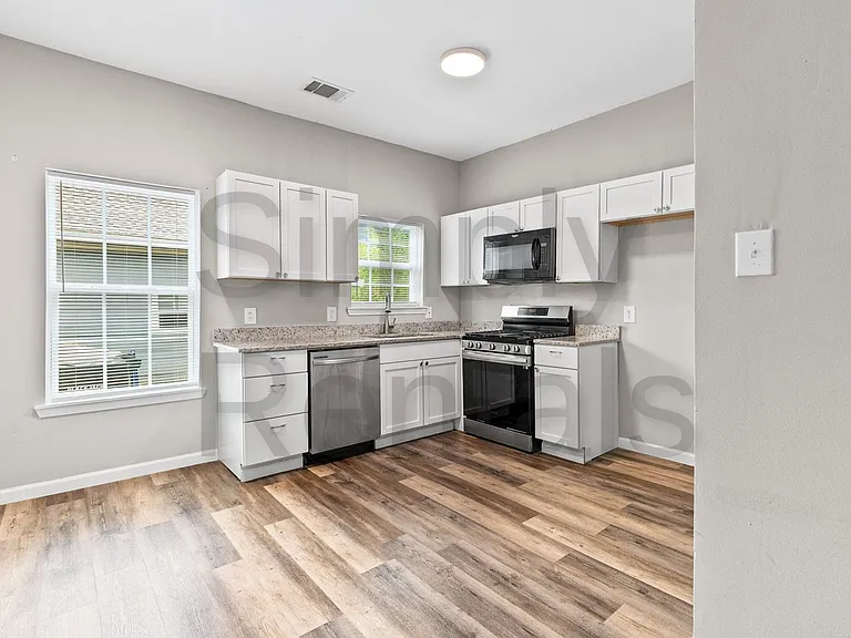 4214 Johnson St — Photo 6