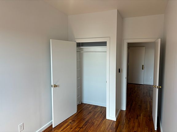 3rd image of 250 Van Brunt St #3