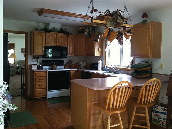 Kitchen w/Appliances