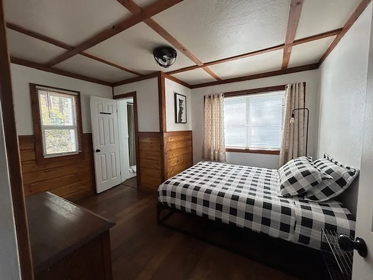 784 Berkley Ln — Photo 11