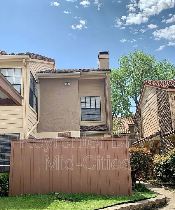 2623 Piedras Dr