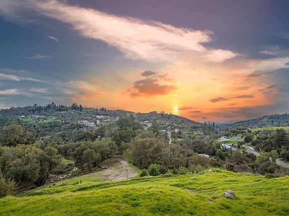 2nd image of 1010 Sundown Trail