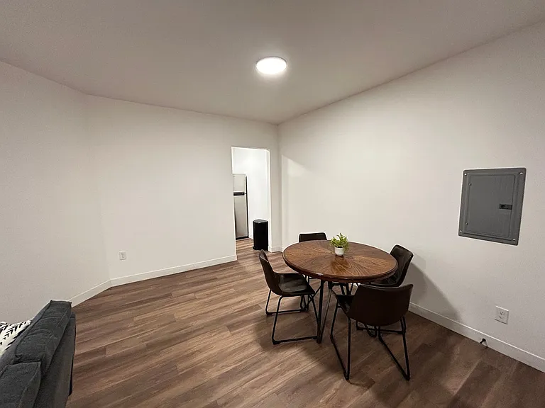 Cambridge Court Apartments — Photo 37