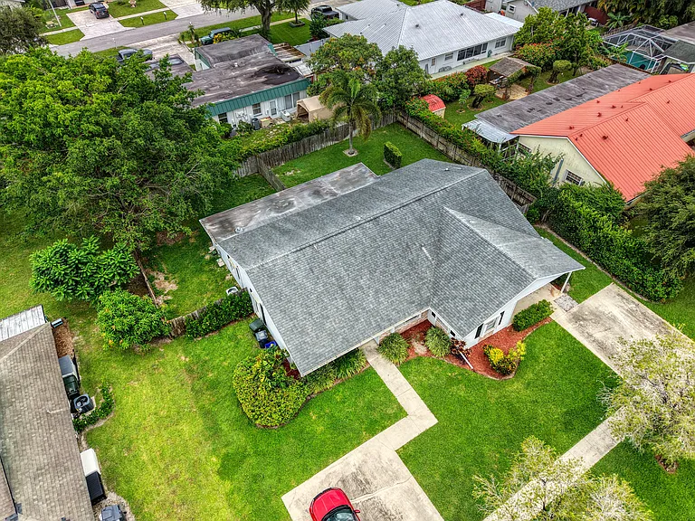 1350 Riverside Cir #1 — Photo 43