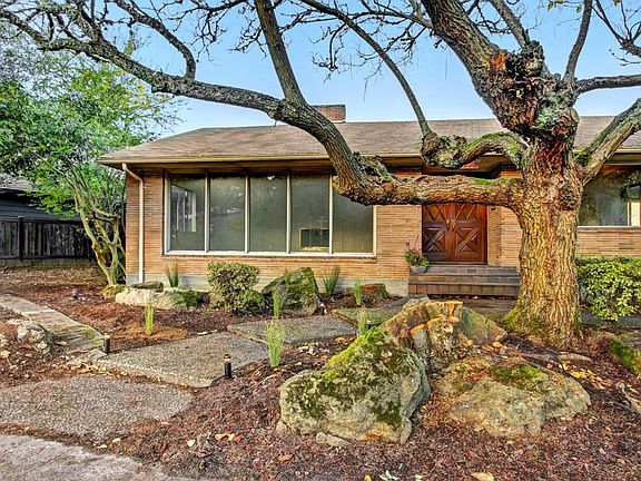 3rd image of 5720 Seward Park Ave S