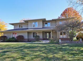 1055 Courtland Pl, Aurora, IL 60502