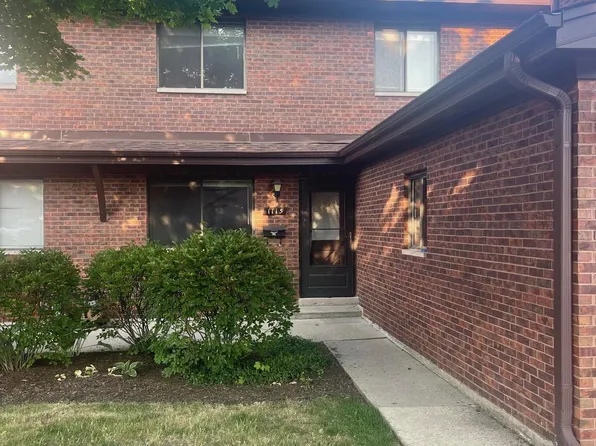 1115 Hunters Ln, Lake Zurich, IL 60047