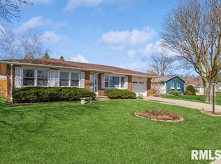 1412 Windsor Dr, Clinton, IA 52732