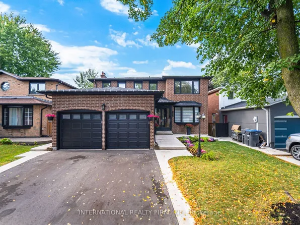 102 Tanager Sq, Brampton, ON L6Z 1X2