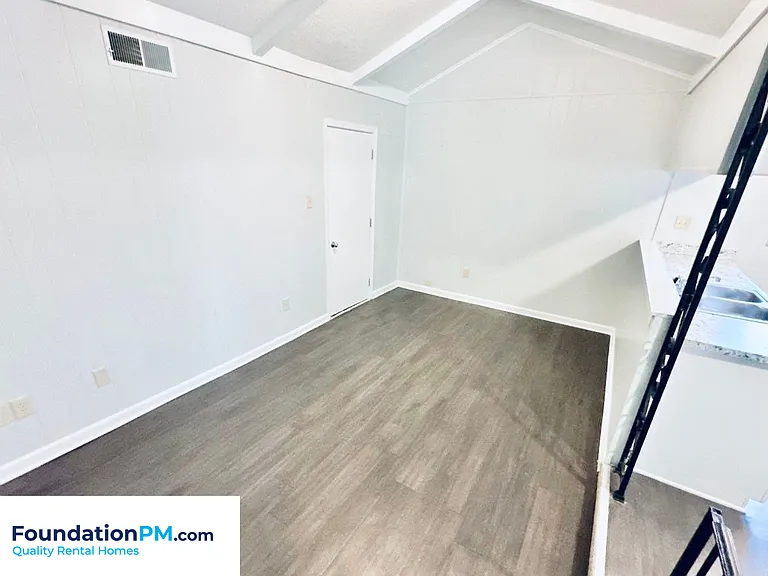 4023 Haliburton St — Photo 6