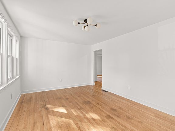 5th image of 343 Howle Ave