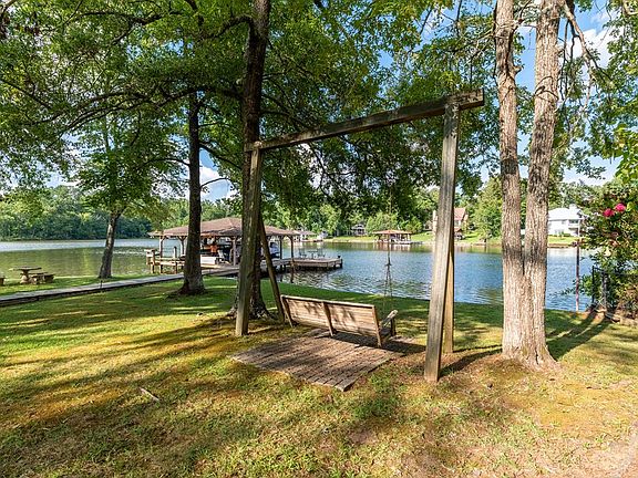 5th image of 390 Possum Point Dr