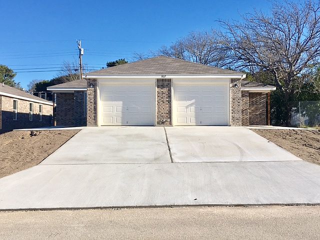 1st image of 927 Lemonwood St APT B