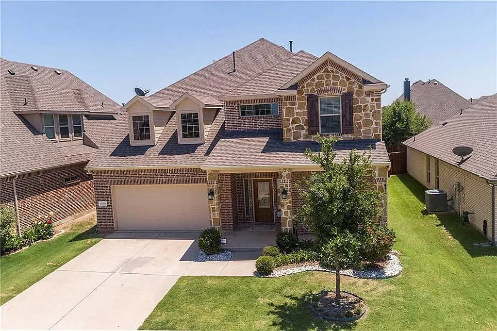 4 bed, 3.5 bath, 3725 sqft, $3,100 — Photo 2
