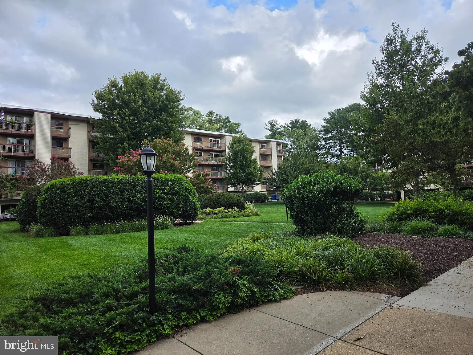 7420 Lakeview Dr — Photo 1