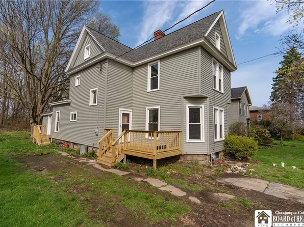 38 Franklin St, Westfield, NY 14787