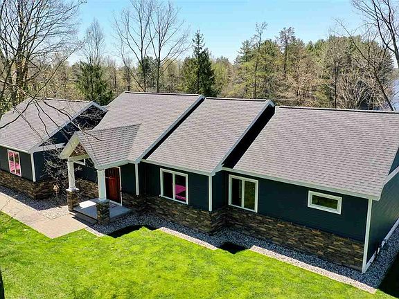 3rd image of 419 Arbutus Dr