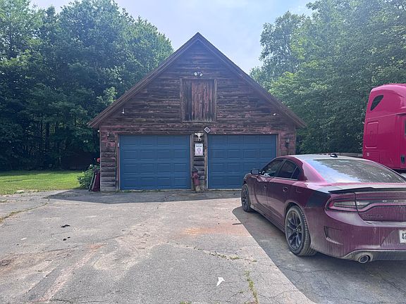 2nd image of 723 Middle Road
