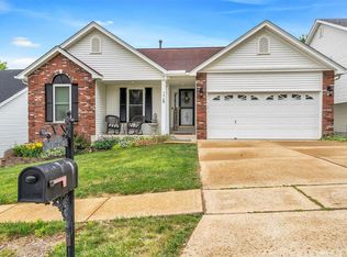 546 Winter Garden Dr, Fenton, MO