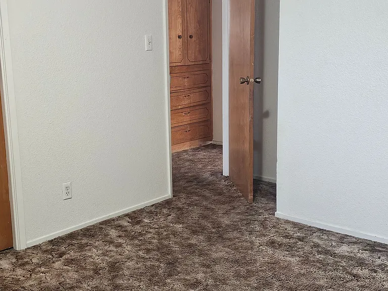 1090 N Bates Ave — Photo 7