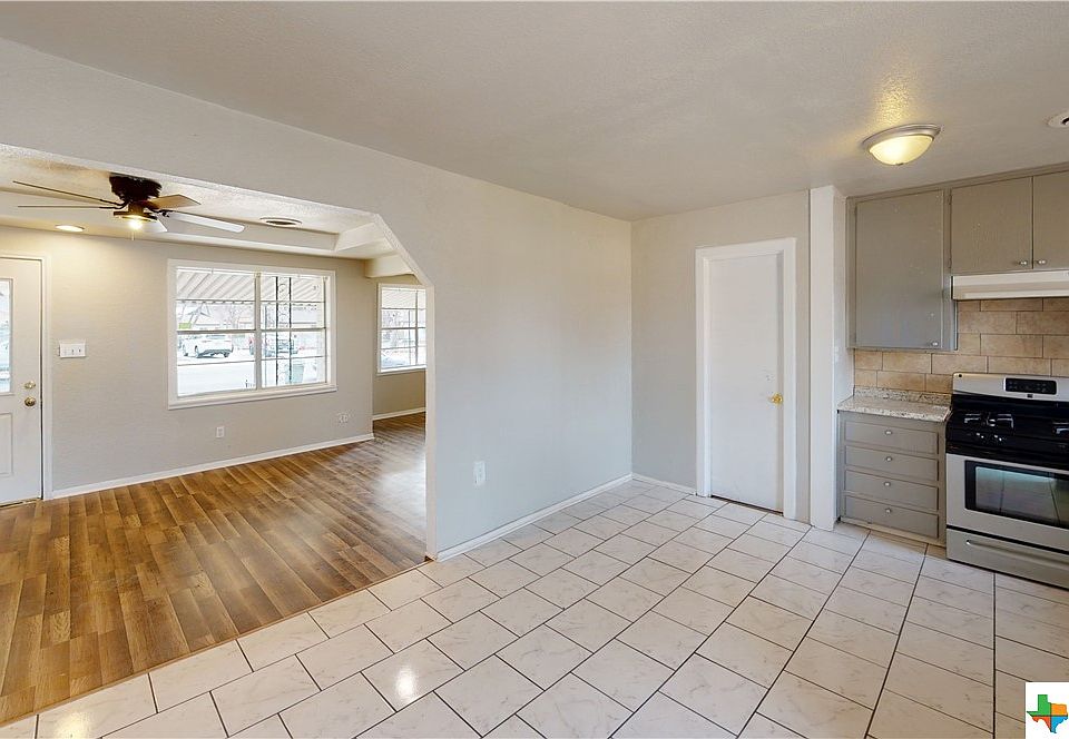1st image of 618 W Avenue E