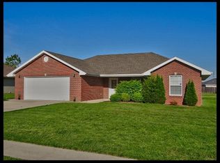 230 Brookstone Dr, Holts Summit, MO 65043