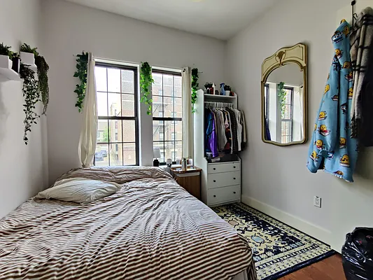 Rented by Signature Property Realty | media 10