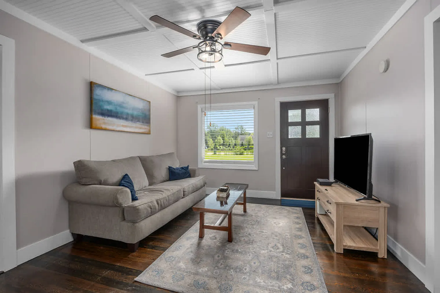 2 bed, 1.0 bath, 861 sqft, $2,168 — Photo 2