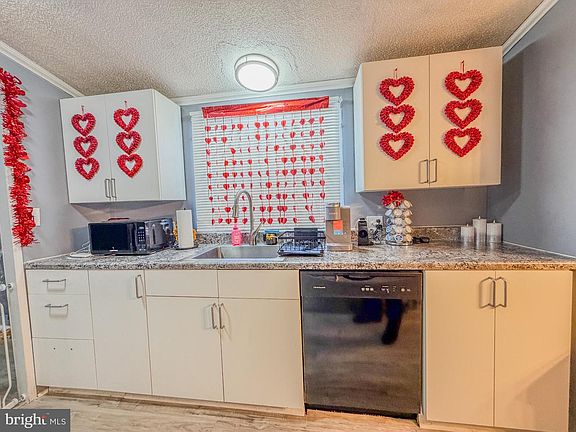 4th image of 29 W Reybold Dr #29