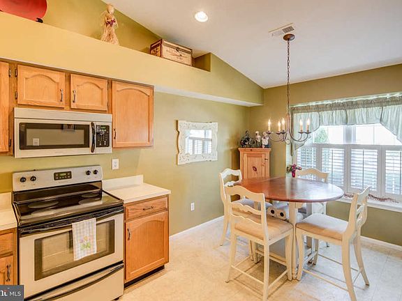 5th image of 774 Thornwood Dr #774