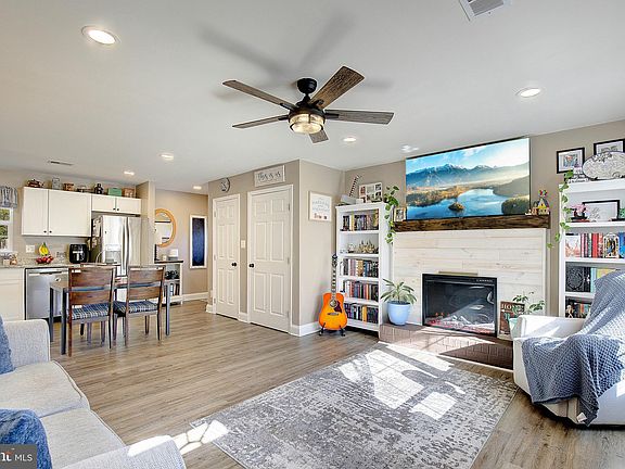 5th image of 26305 Riverview Dr
