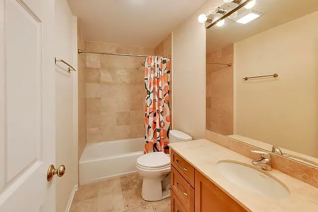 815 N Marshfield Ave #204 — Photo 8